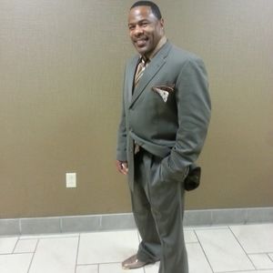 Meet your Posher, Leander